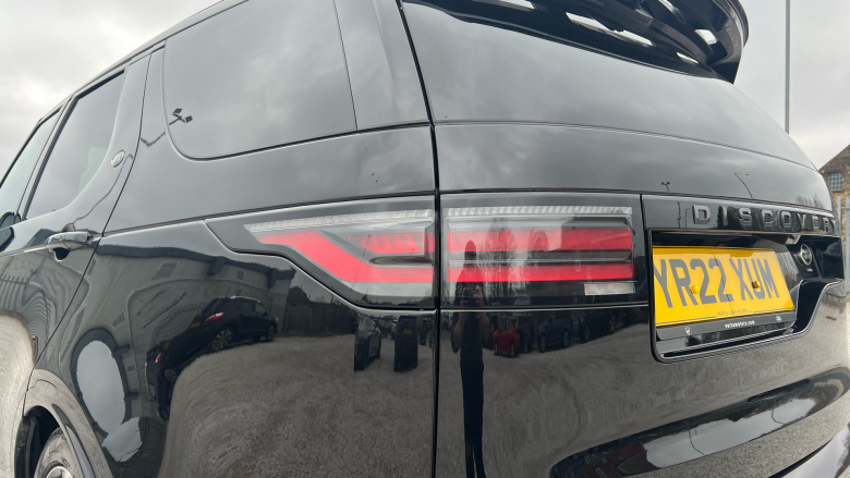 Land Rover Discovery 3.0 D300 R-Dynamic SE 5dr Auto Diesel Station Wagon